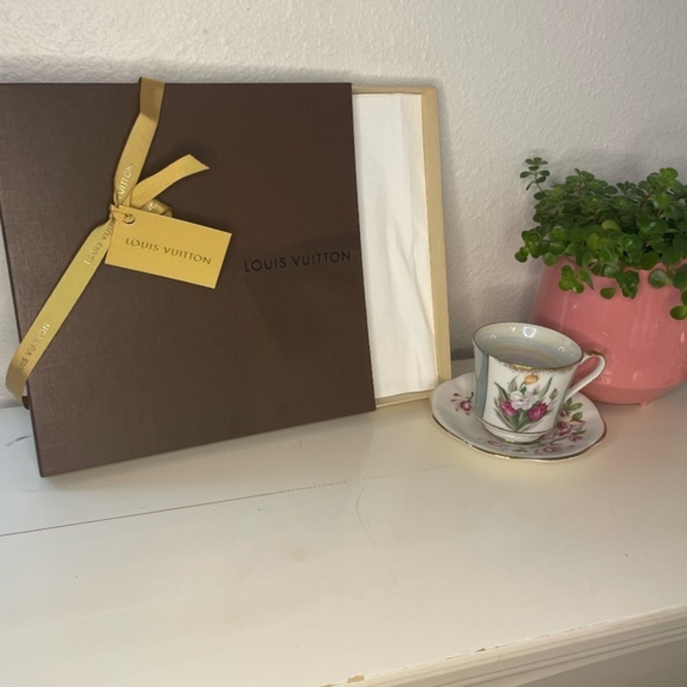 Louis‎ Vuitton Medium Square Gift Box